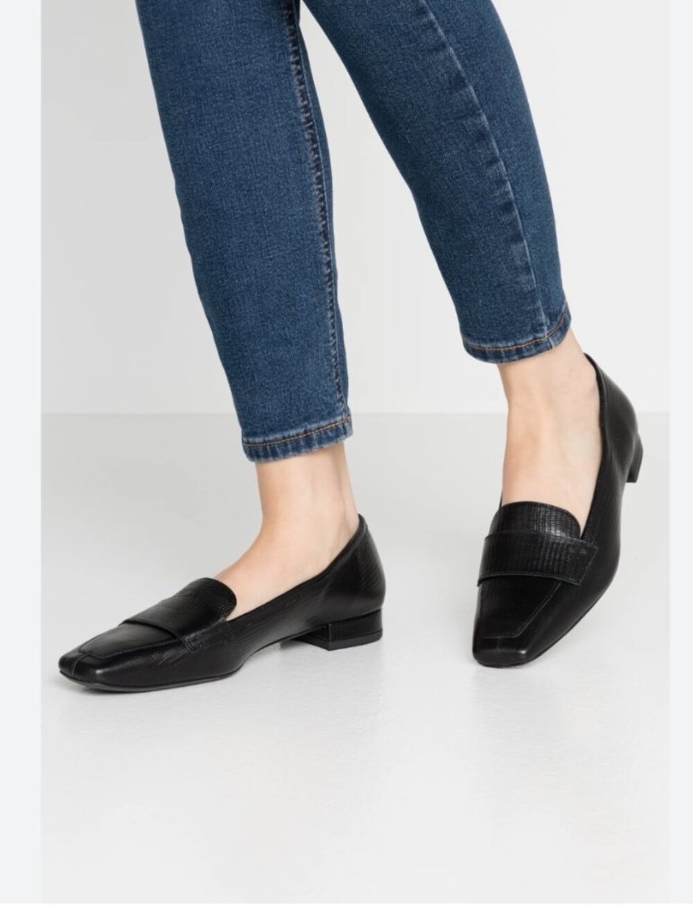 Vagabond Black Leather Square-Toe Penny Loafers